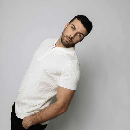 REMERA ABERCROMBIE POLO CON CIERRE MARFIL