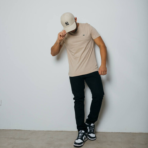REMERA CUELLO REDONDO LACOSTE BEIGE
