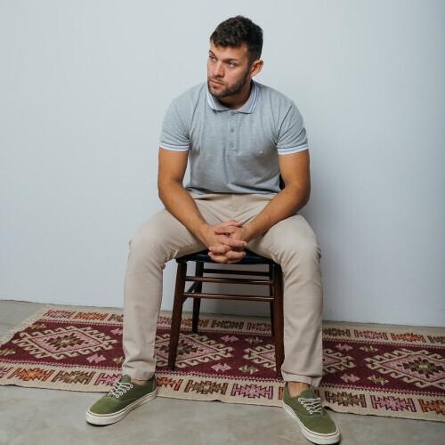 REMERA LIBERATO BASICS GRIS DETALLE BLANCO