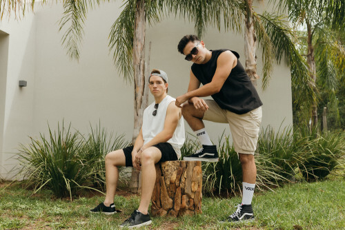 REMERA LIBERATO BASICS SIN MANGAS PREMIUM250 GSM MARFIL