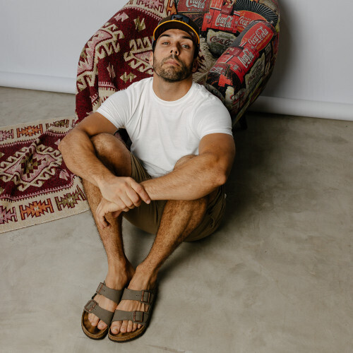 BERMUDA CARGO CON GOMA LIBERATO BASICS KAKHI