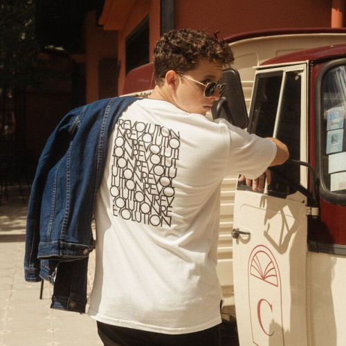 REMERA OVERSIZE PREMIUM 250 GSM LIBERATO BASICS MARFIL REVOLUTION